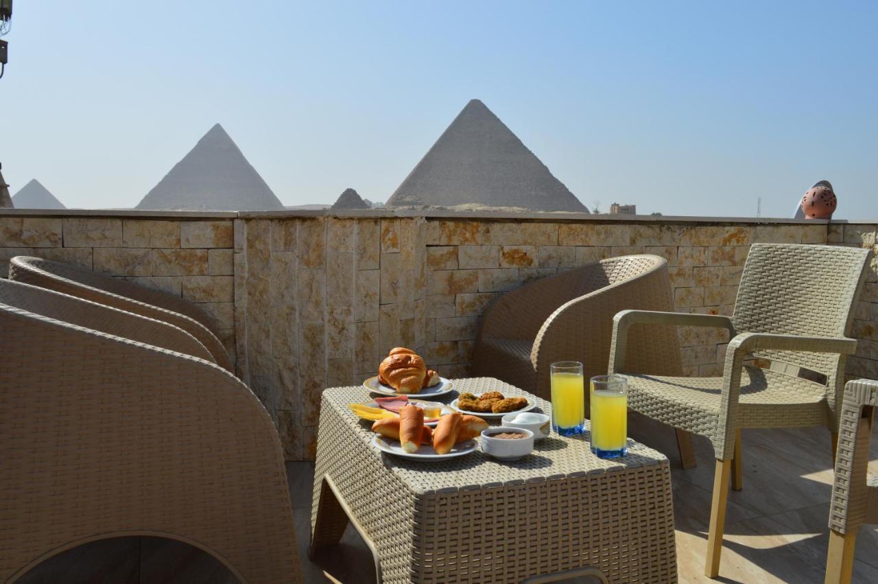 Pyramids Hills 4*