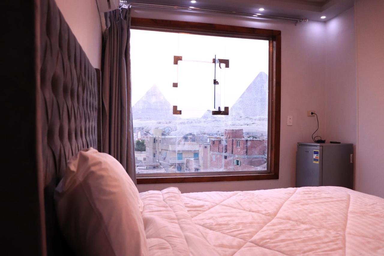 Pyramids Hills 4*
