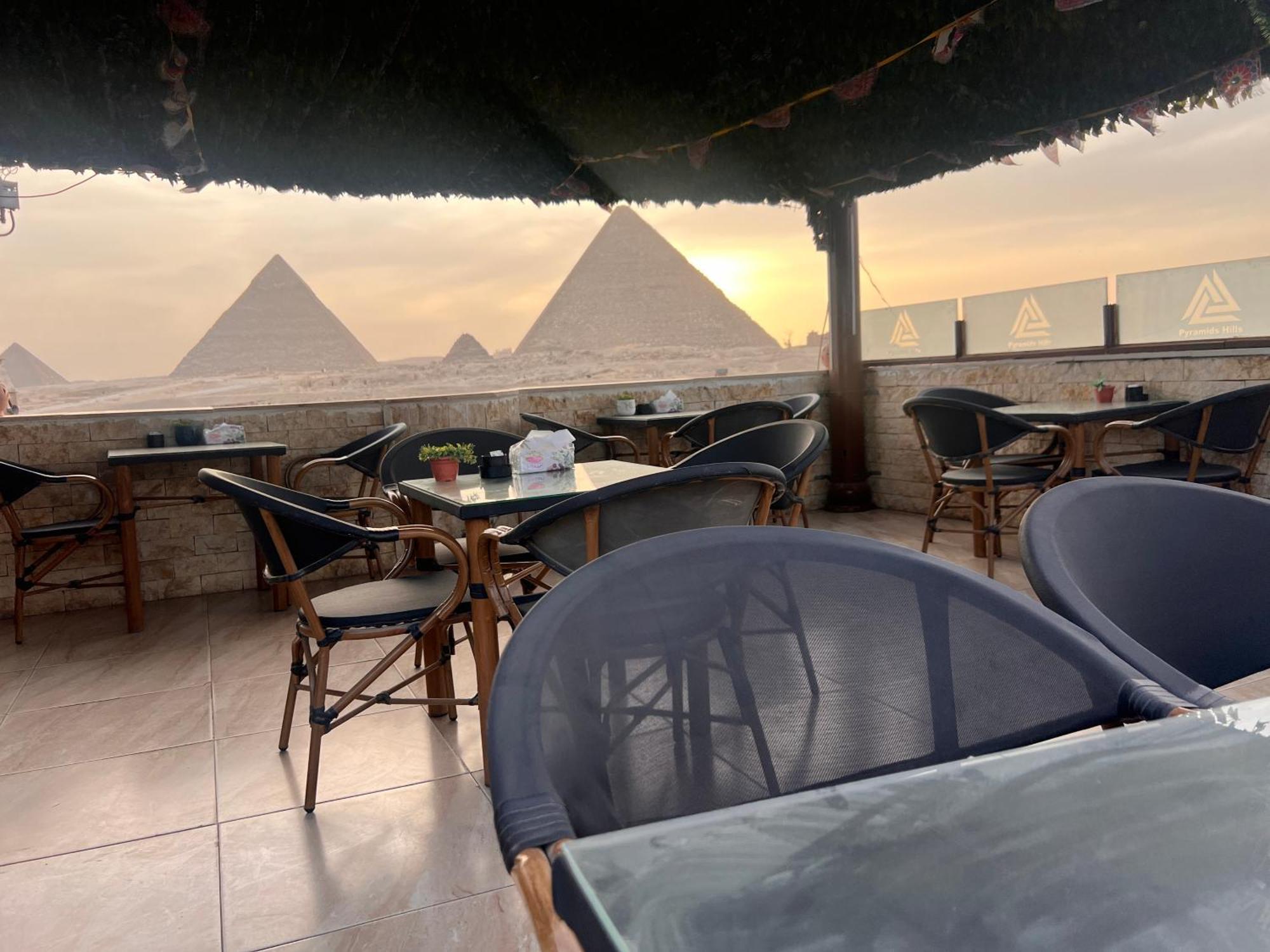 Pyramids Hills 4*